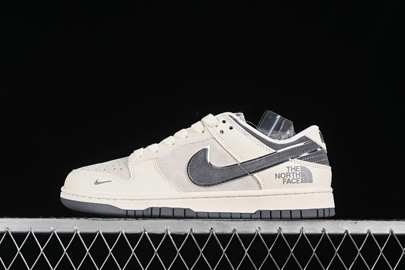All categories Nk SB Dunk Series Nk SB Dunk Low High-end customized low-top sneakers Nk SB Dunk Low North Face joint-Zhuba Mo Blue Hook Anniversary high-end customized low-top casual sneakers DQ1098-513